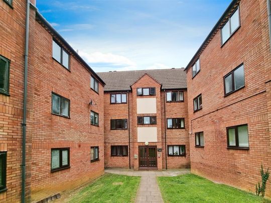 1 Bedroom Flat to Rent in Spencer Court, Rushden, Northants, NN10 - Photo 1