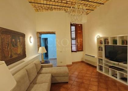 Trastevere: 80sqm. Furnished. 1 bedroom, 2 baths, modern kitchen, living, A/C, high ceilings, quiet. REF 72