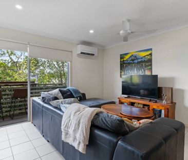 3 level townhouse with city views - Photo 1