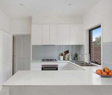 Two Bedroom Townhouse - Photo 3