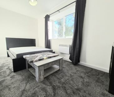 West Parade Flats, Halifax - Photo 3