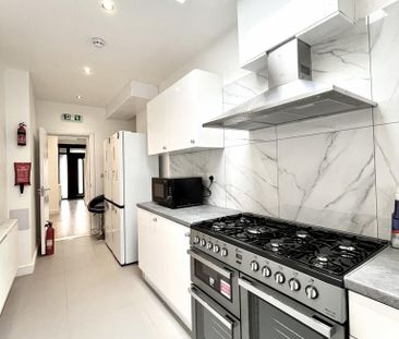 1 bedroom in a house share to rent - Photo 3