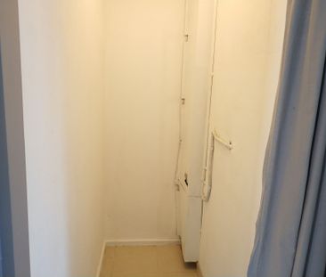 Secure 2 Bedroom City Fringe Apartment - Photo 5