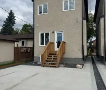 1046 Dumas Ave | 1046 Dumas Avenue, Winnipeg - Photo 1