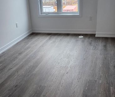 For Lease - 27 Lyall Stokes Circle, East Gwillimbury, Ontario - Photo 2