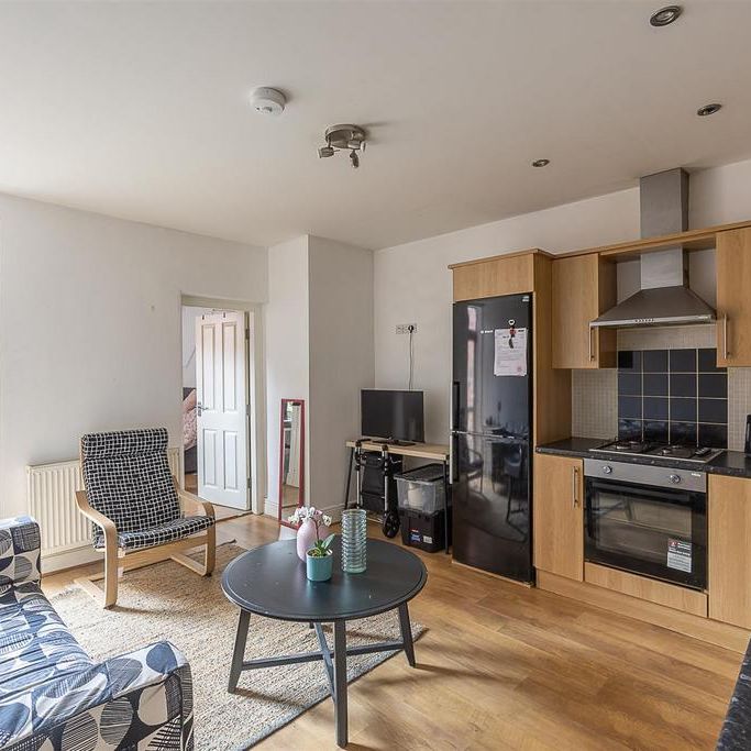 3 bedroom flat to rent - Photo 1