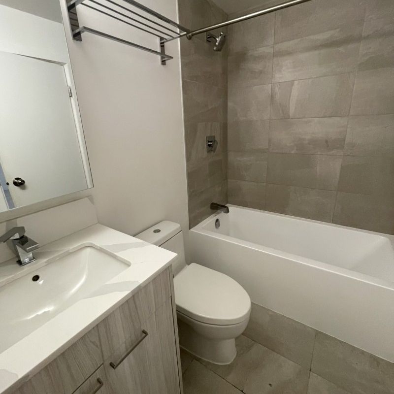 Nassau House - Photo 1