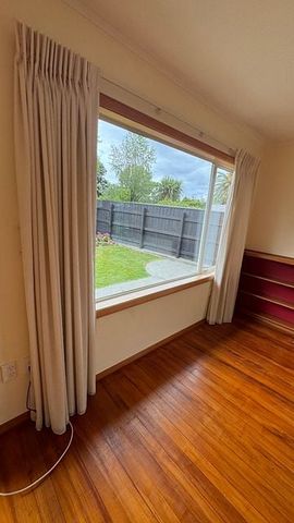 Sunny, Warm and Private 3-Bedroom Home - Photo 2