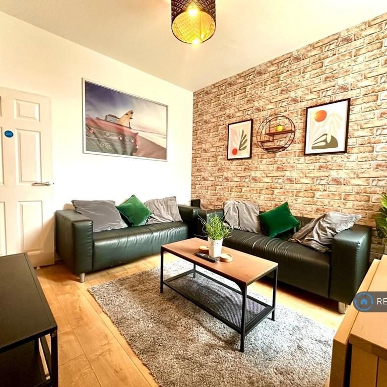 4 bedroom terraced house to rent - Photo 1