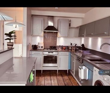 2 bedroom penthouse to rent - Photo 6