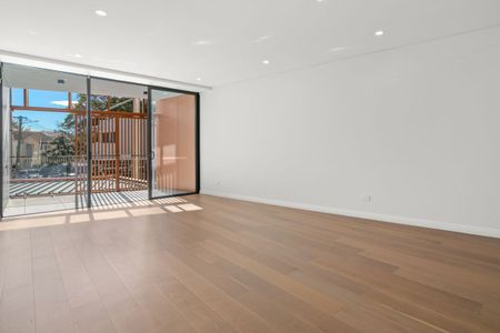 Luxury One Bedroom + Study Apartment With Parking! - Photo 2