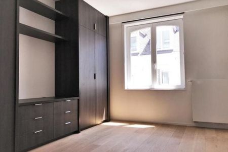 Appartement (+-123m²) de standing avec 2 chbr / Louise. - Photo 2