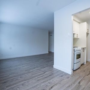 2 Beds 1 Bath - 7790 Avenue Trémolières, Anjou - Photo 2