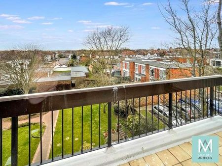 Grand Avenue, Worthing, BN11 - Photo 4