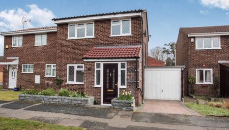 3 Bed Semi-Detached House, Dunsmore Road, LU1 - Photo 2