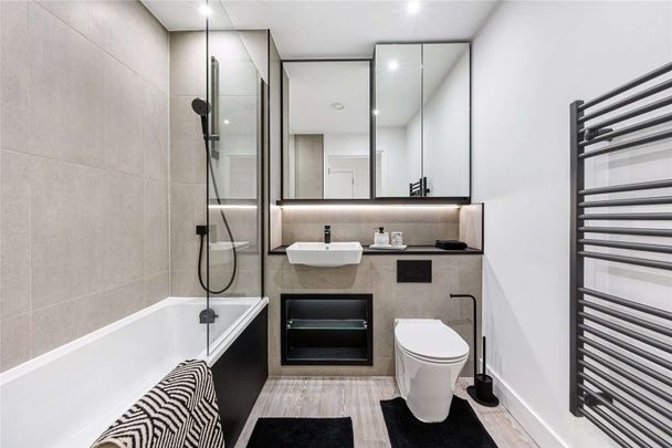 A beautifully appointed one bedroom apartment set within Meeches House. - Photo 1