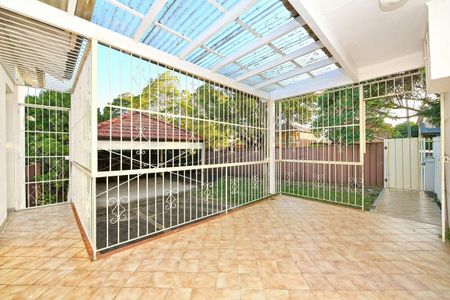 Rare Opportunity! Large 5 Bedroom Family Home - Photo 5