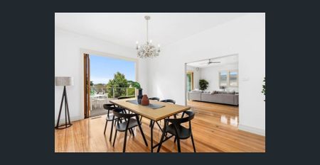 Family Living in a Premium Newtown Pocket - Photo 4