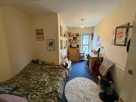 Milton Road, SO15 - Photo 3