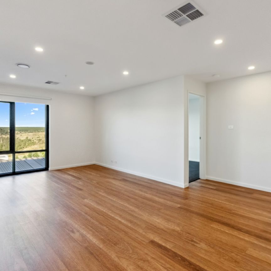 Stylish and Contemporary Design - Photo 1