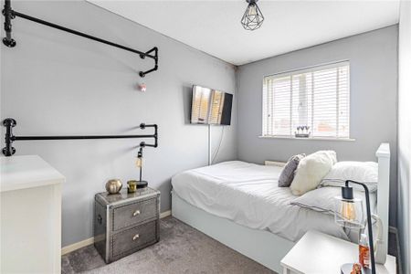 2 bed Flat for rent - Photo 2