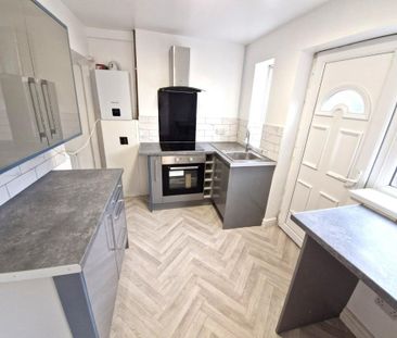 2 bedroom semi-detached house to rent - Photo 3