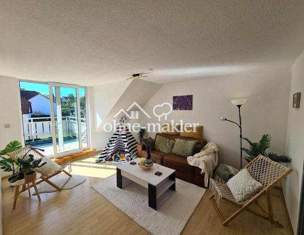 Charmante Dachgeschosswohnung mit Einbauküche – sofort verfügbar! - Foto 1