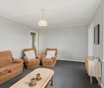 Spacious 3-Bed Family Home in the heart of Claremont - Photo 3