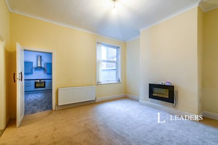 4 bedroom house to rent Ainsworth Road, Bury, BL8 - Photo 3