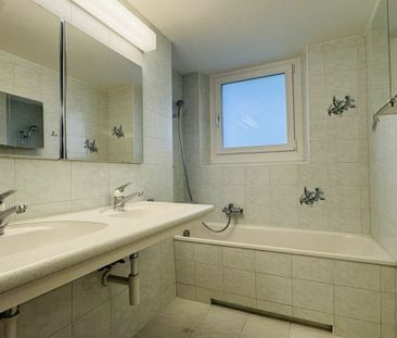 Neuwertige 3.5-Zimmerwohnung mit 2 Balkonen, separatem WC und moder... - Photo 4