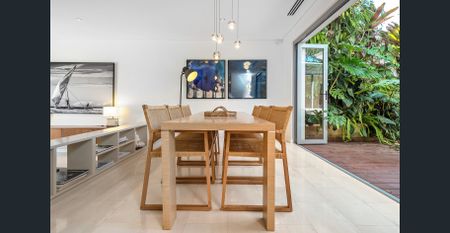 Private Luxurious Townhouse in a Serene Garden Estate - Photo 4