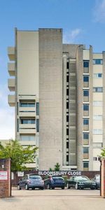 3 bedroom flat to rent - Photo 4