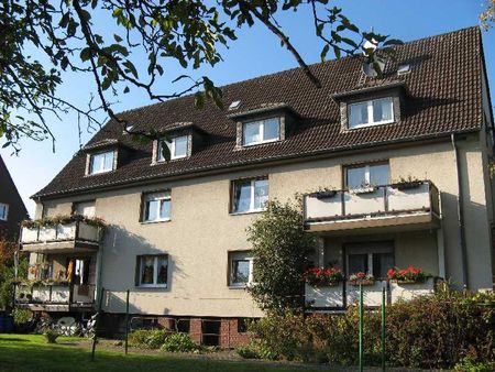 Attraktive Wohnung mit Balkon in zentraler Lage *wird derzeit modernisiert* - Photo 5