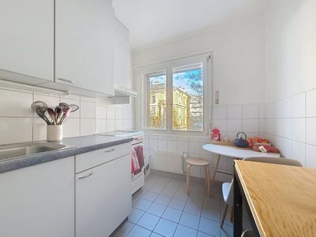 Bel appartement de 2.5 pièces proche du centre-ville - Photo 2