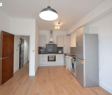 Forest Drive East, Leytonstone, London - Photo 2