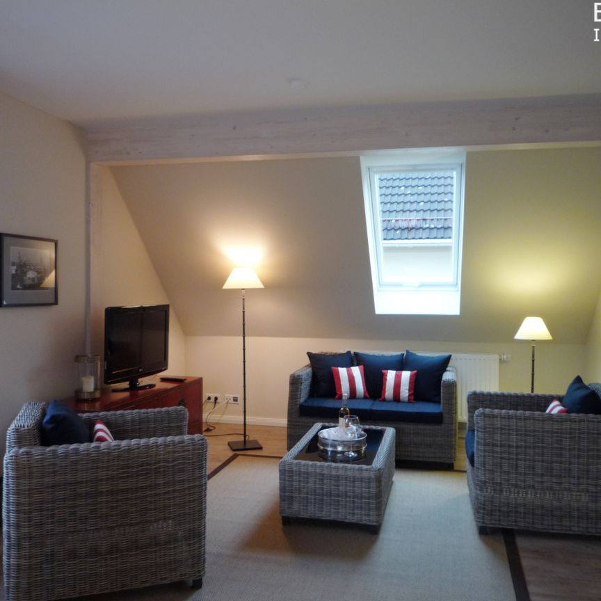 Moderne 2-Zi.-Dachgeschosswohnung = 2. OG / 50 m² in HH-Groß Flottbek in einem sanierten Altbau.... - Photo 1