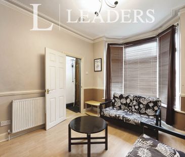 4 bedroom house to rent Guildford Road, PO1 - Photo 2