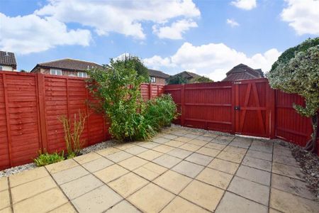 2 bedroom semi-detached house to rent - Photo 5