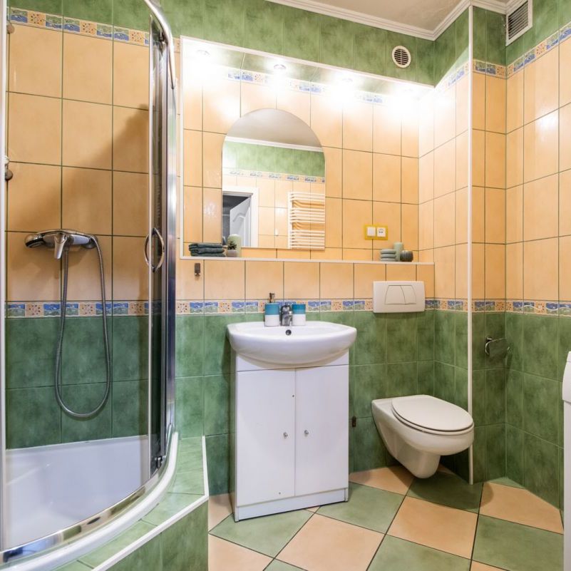 Wolna od zaraz kawalerka, tuż przy stacji metra - Zdjęcie 1