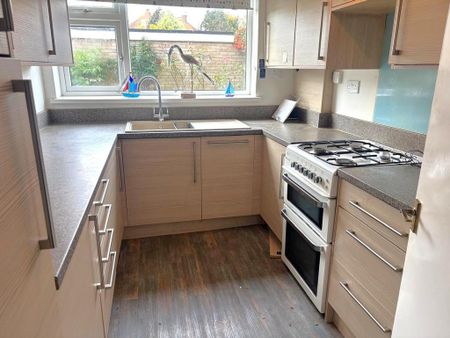 2 bedroom ground floor flat to rent - Photo 4