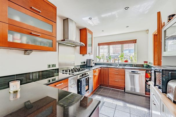 Ranmore Close, Crawley - Photo 1