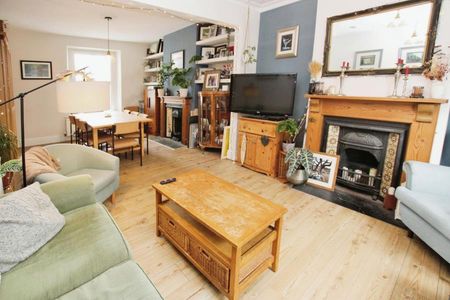 4 bedroom terraced house to rent - Photo 4