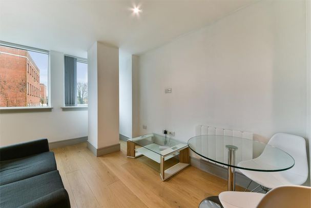 Studio to rent - Photo 1