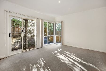 2/12 Thea Avenue, Balwyn North - Photo 2