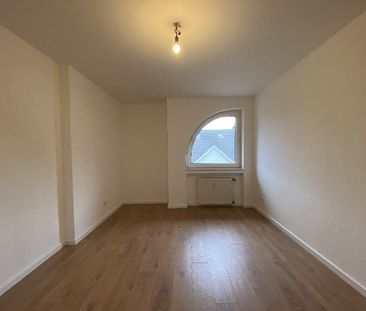 Neuss – Dreikönigenviertel, geräumige 3 Zimmerwohnung mit Balkon, s... - Photo 1