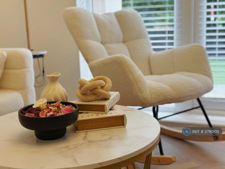 4 bedroom semi-detached house to rent - Photo 2