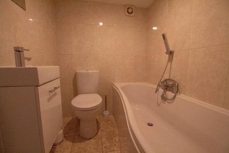 3 bedroom semi-detached house to rent - Photo 4