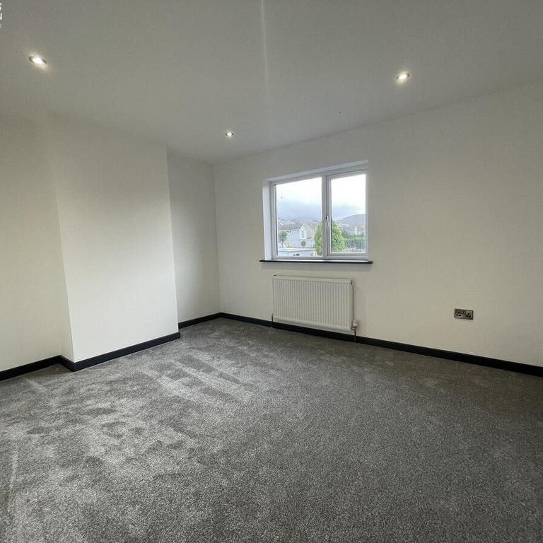 4 bedroom semi-detached house to rent - Photo 1