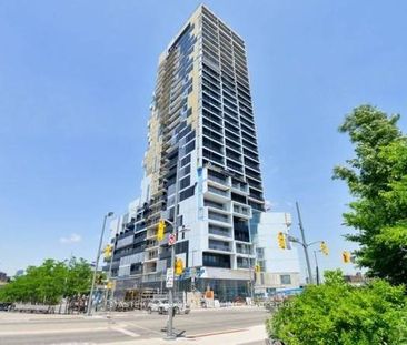 C9379044. Spectacular View Of Cn Tower & City. 170 Bayview Ave - Photo 2