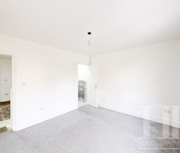 St. Johns Road, Crawley, RH11 - Photo 6